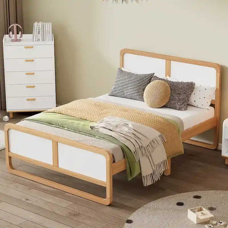 Lit plateforme en bois massif de style moderne